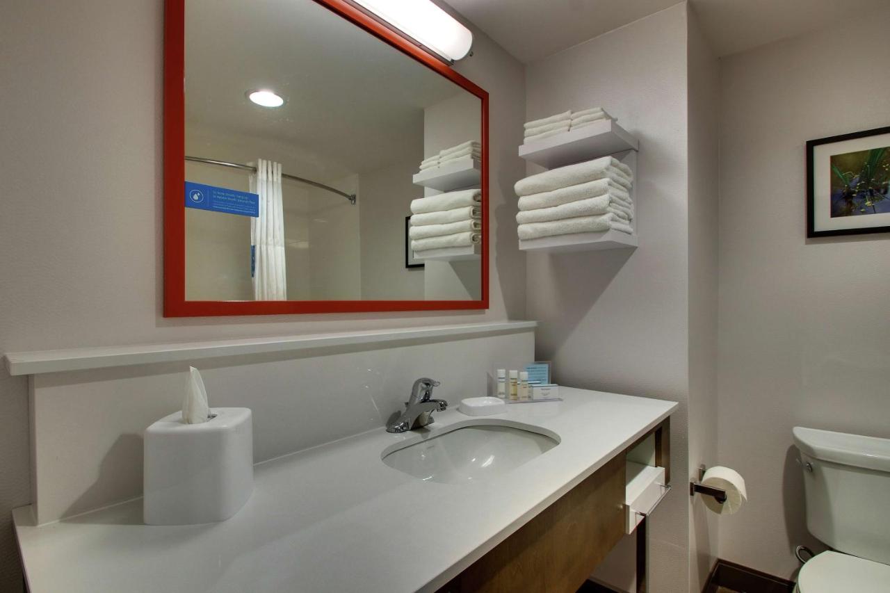 Queen Room with Two Queen Beds - Hearing Accessible at Hampton Inn & Suites Southport