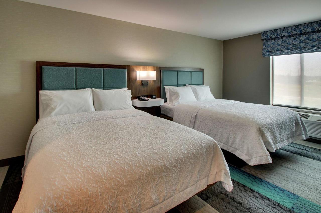 Queen Room with Two Queen Beds - Hearing Accessible at Hampton Inn & Suites Southport