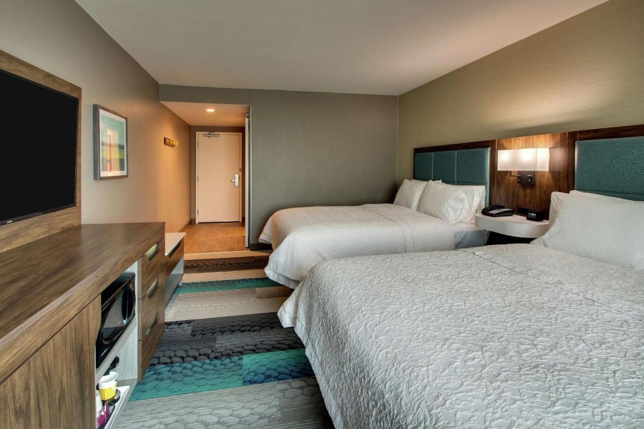 Queen Room with Two Queen Beds - Hearing Accessible at Hampton Inn & Suites Southport