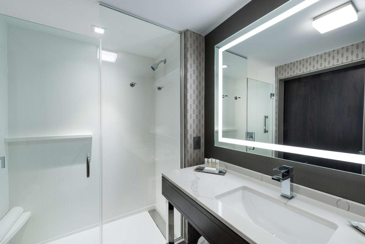 Queen Room with Two Queen Beds - Hearing Accessible at Hilton Garden Inn Hanover Lebanon