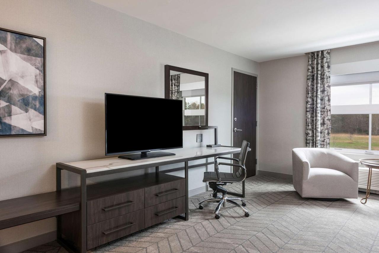 Queen Room with Two Queen Beds - Hearing Accessible at Hilton Garden Inn Hanover Lebanon