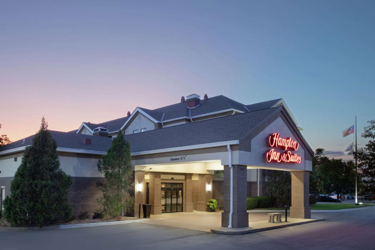 | Hampton Inn & Suites Kansas City-Merriam