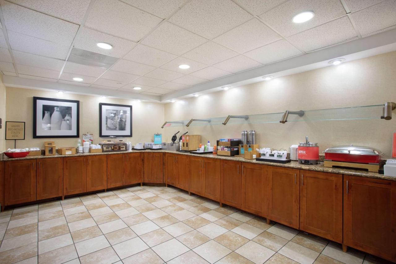 | Hampton Inn & Suites Kansas City-Merriam