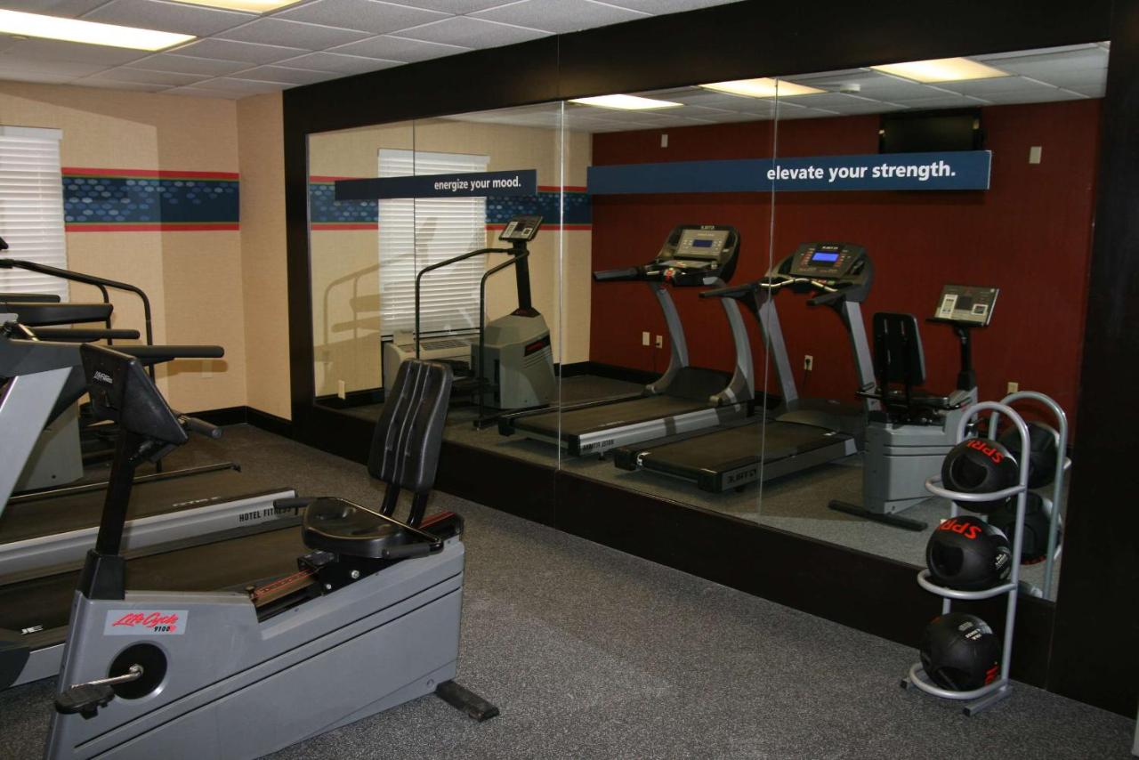 | Hampton Inn & Suites Kansas City-Merriam