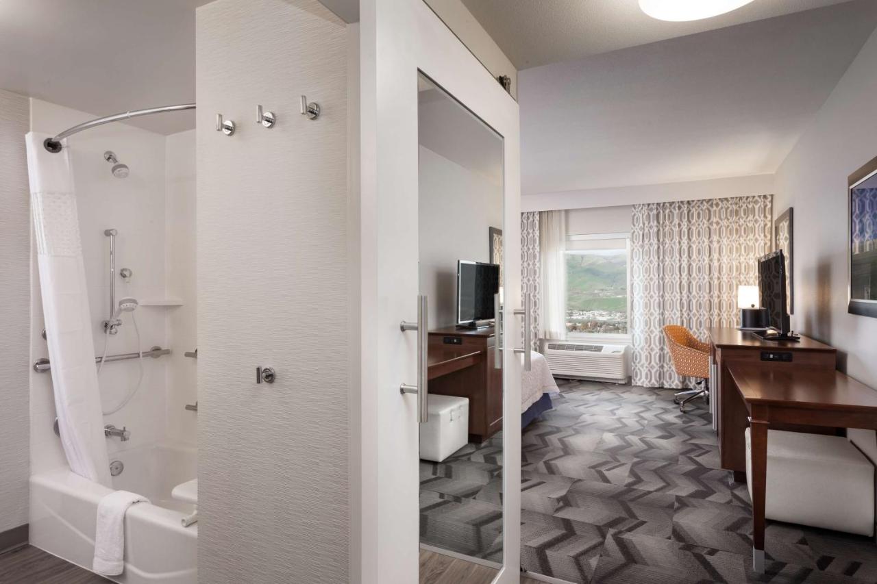 King Room with River View - Mobility Accessible - Non-Smoking at Hampton Inn Lewiston, ID
