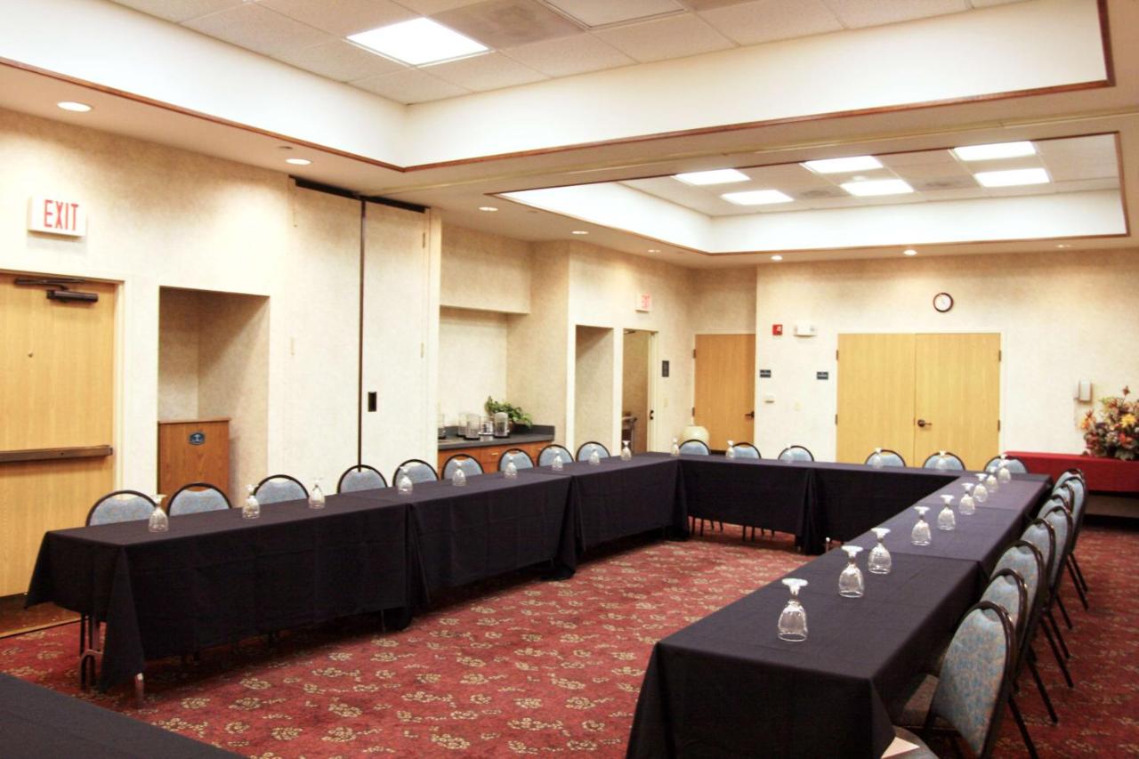  | Hampton Inn & Suites Kansas City-Merriam