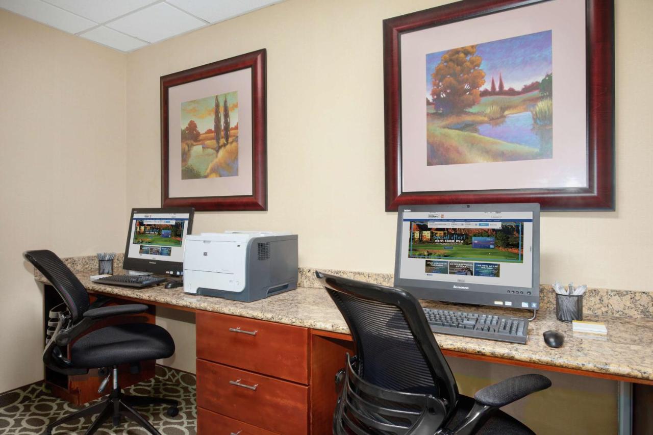| Hampton Inn & Suites Kansas City-Merriam