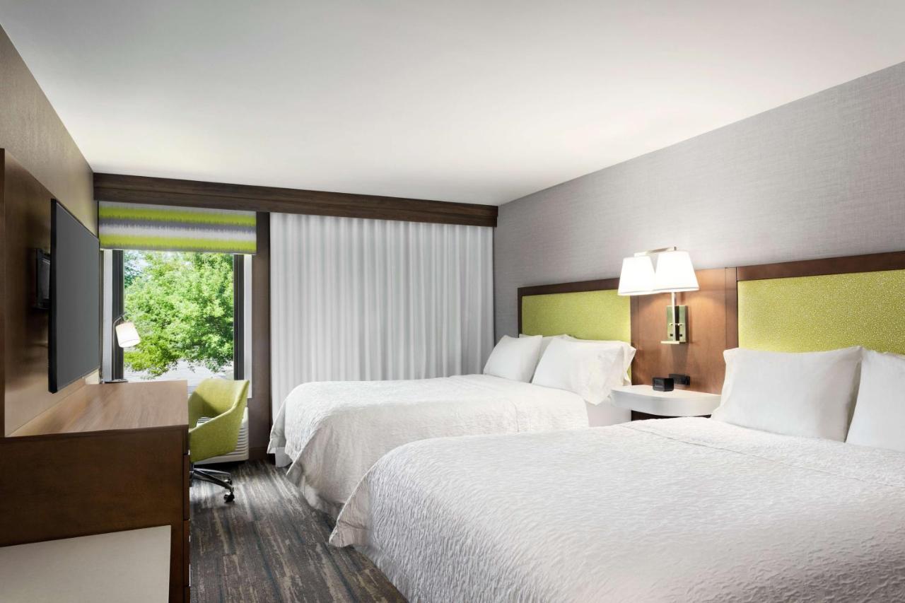 Queen Room with Two Queen Beds - Non-Smoking at Hampton Inn Milwaukee/Brookfield