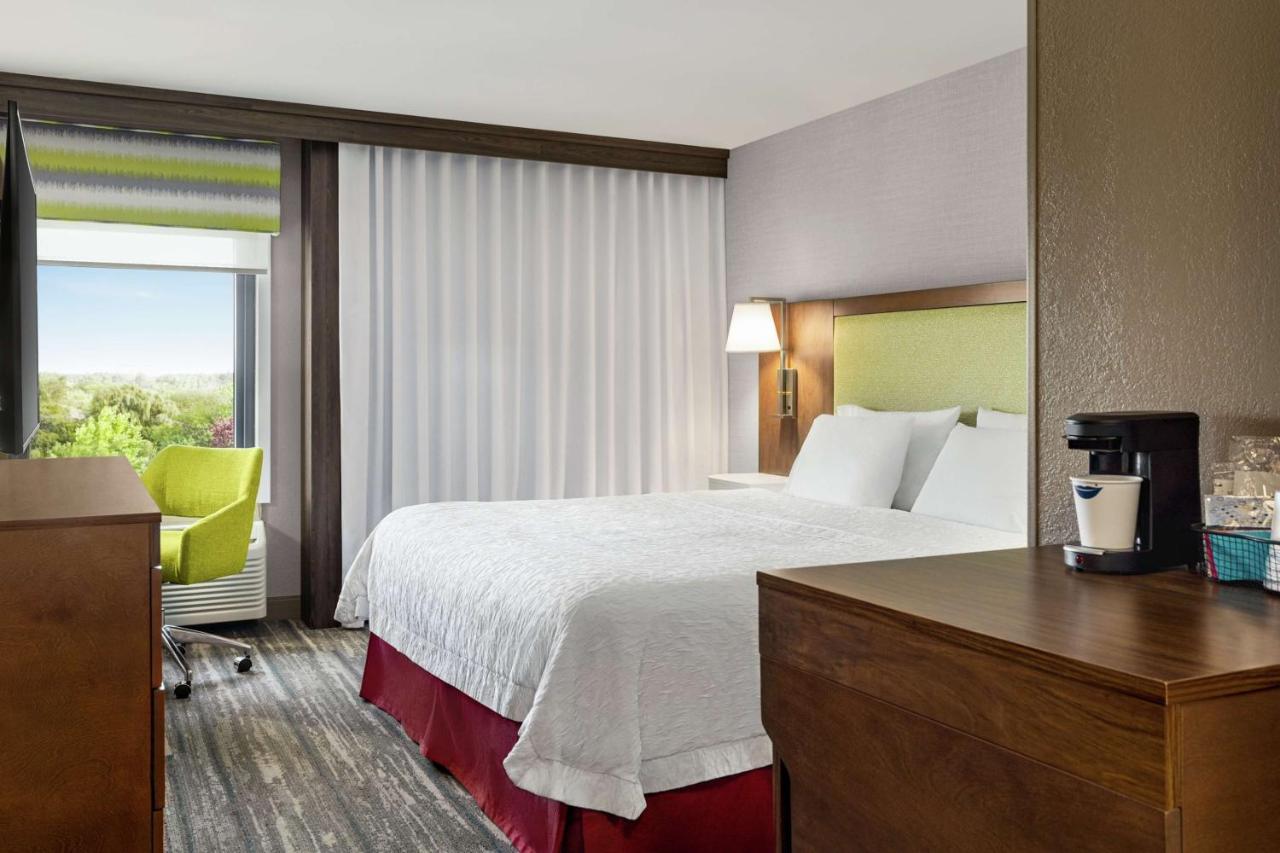 King Room with Roll-In Shower - Mobility Accessible/Non-Smoking at Hampton Inn Milwaukee/Brookfield