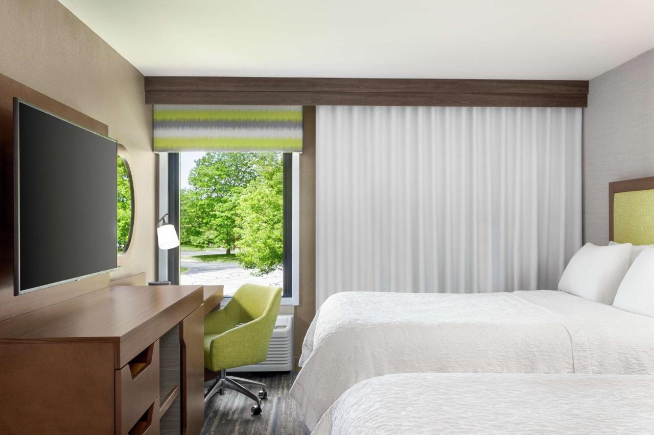 Queen Room with Two Queen Beds - Non-Smoking at Hampton Inn Milwaukee/Brookfield