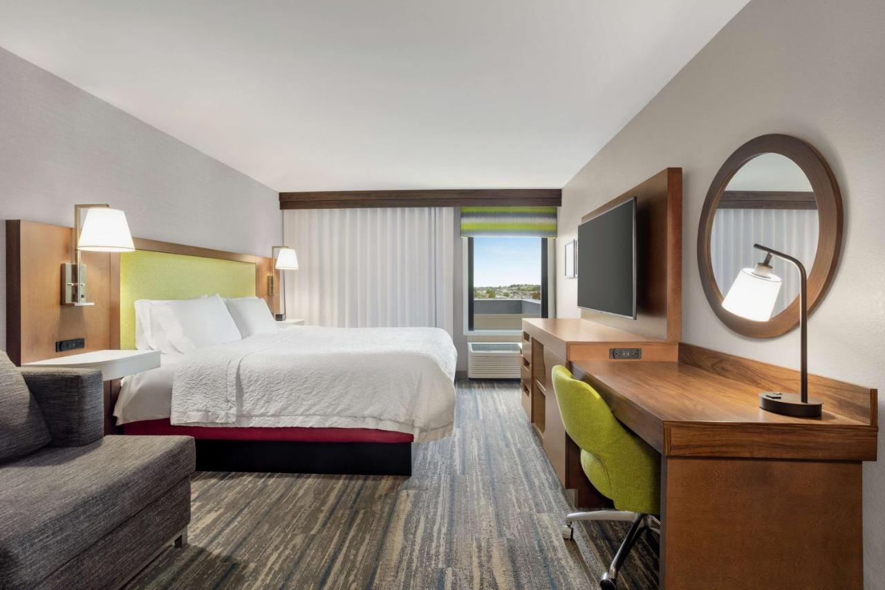 King Study with Sofa Bed - Non-Smoking at Hampton Inn Milwaukee/Brookfield