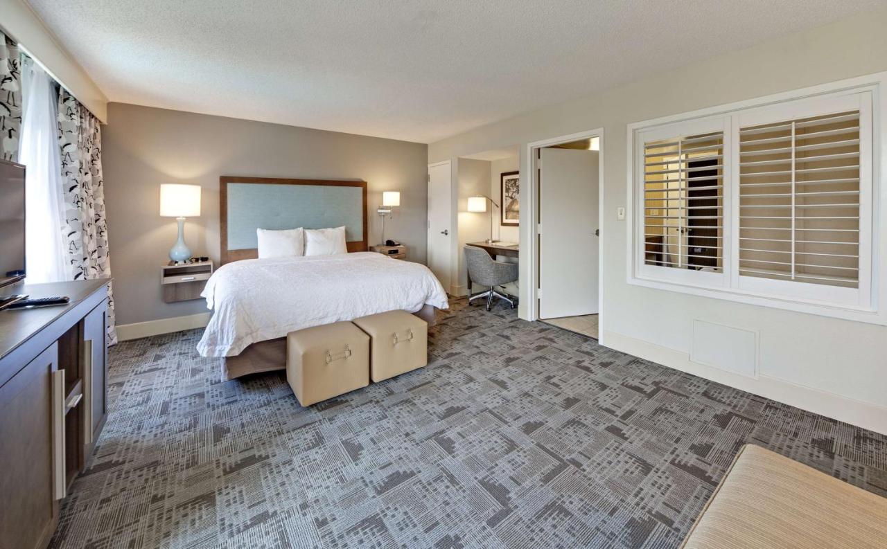 King Suite with Whirlpool - Non-Smoking at Hampton Inn Myrtle Beach Broadway at the Beach