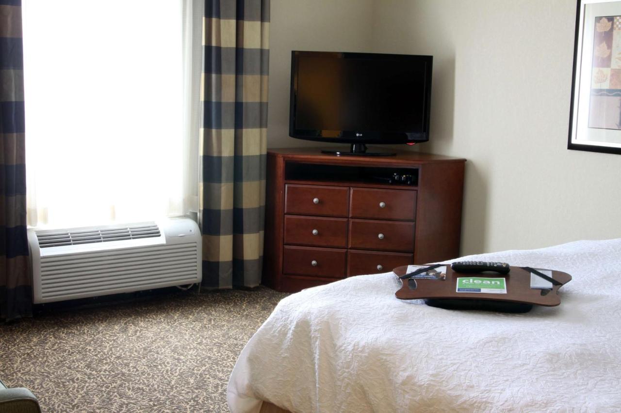 King Room at Hampton Inn & Suites Paducah