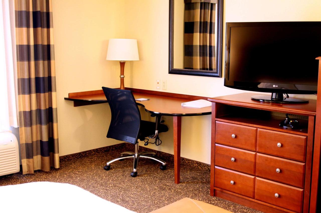 King Room at Hampton Inn & Suites Paducah