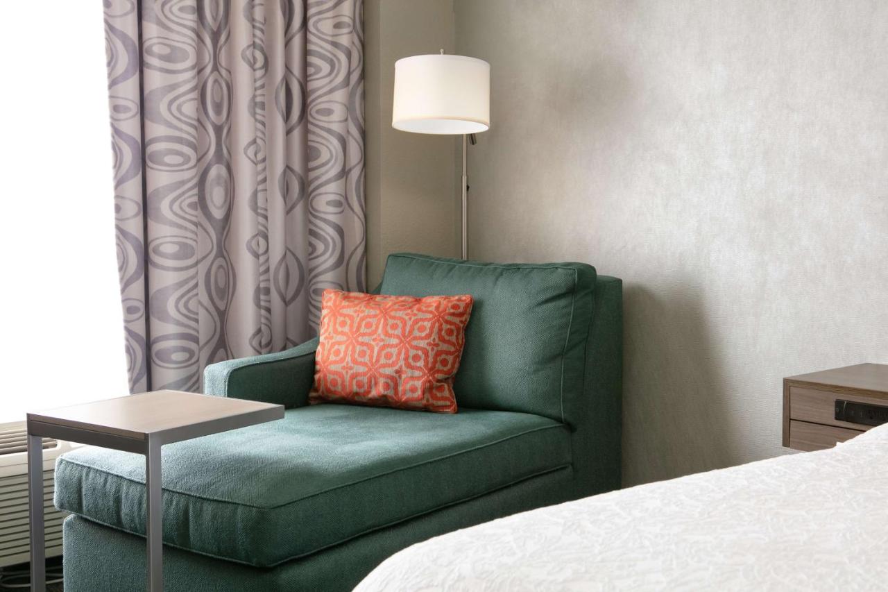 King Room with Kichenette at Hampton Inn Council Bluffs
