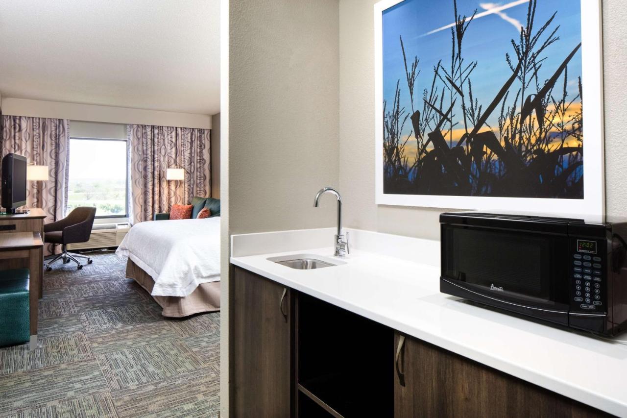 King Room with Kichenette at Hampton Inn Council Bluffs