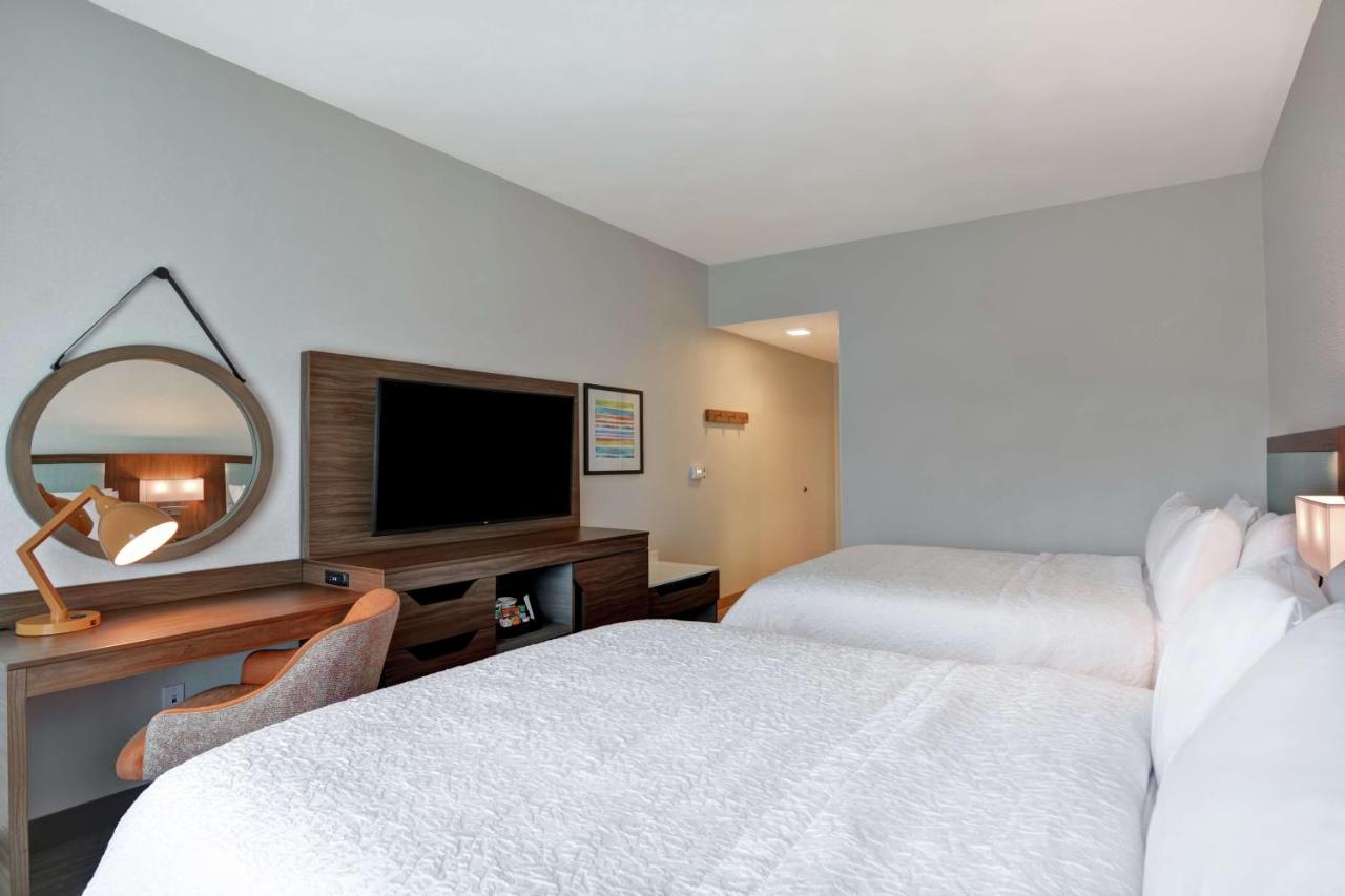 Queen Room with Two Queen Beds - Hearing Accessible/Non-Smoking at Hampton Inn Chula Vista Eastlake