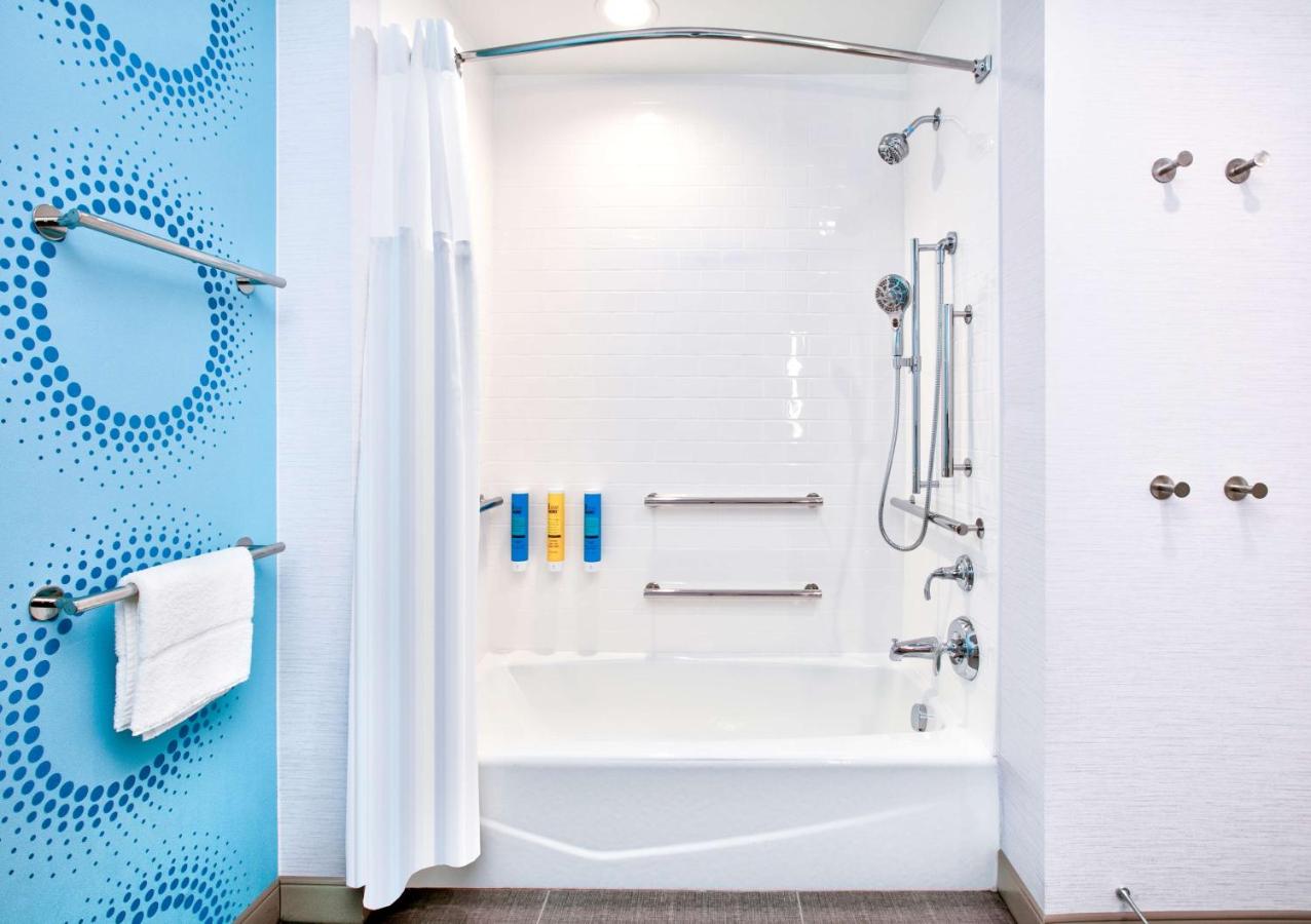 King Room with Bath Tub - Mobility Accessible at Tru by Hilton Wichita Falls, TX