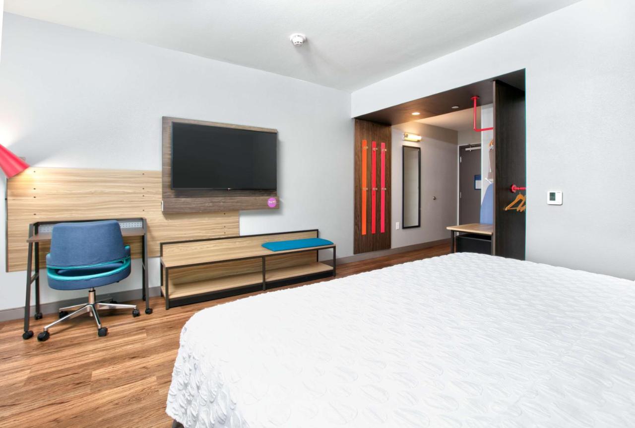 King Room with Bath Tub - Mobility Accessible at Tru by Hilton Wichita Falls, TX