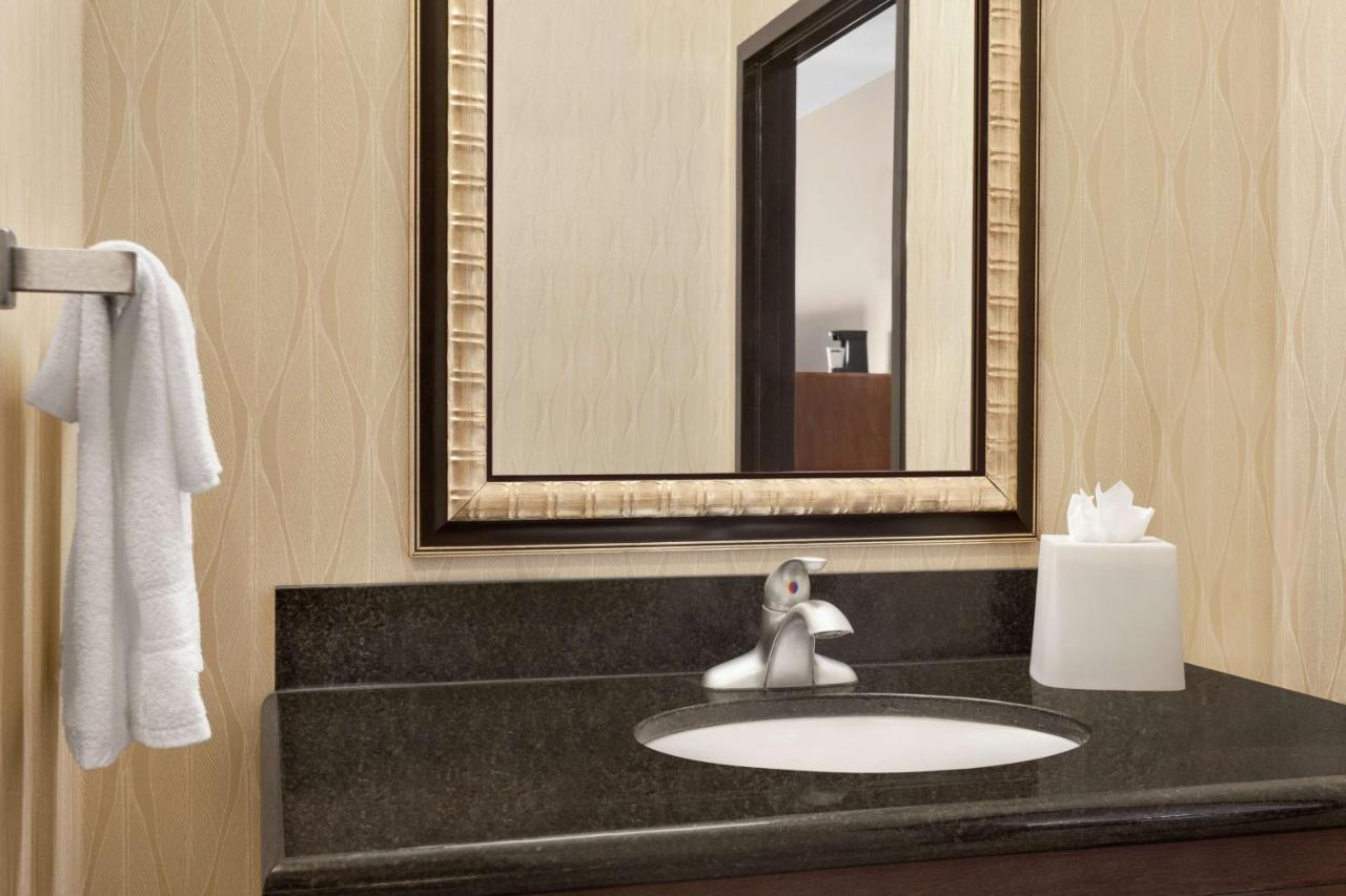 Queen Room with Two Queen Beds - Disability Access/Non-Smoking at Hampton Inn Sulphur Springs