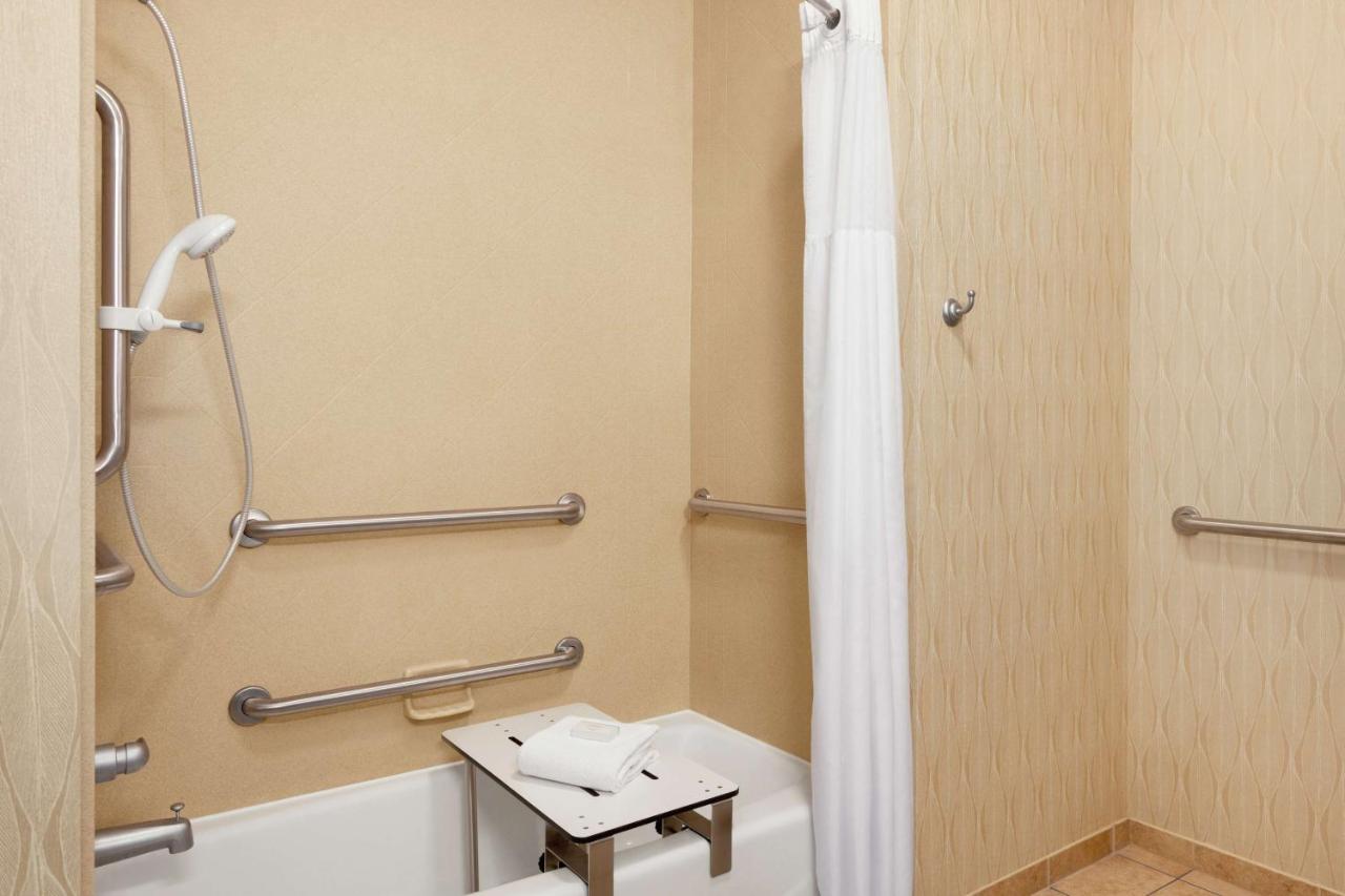 Queen Room with Two Queen Beds - Disability Access/Non-Smoking at Hampton Inn Sulphur Springs