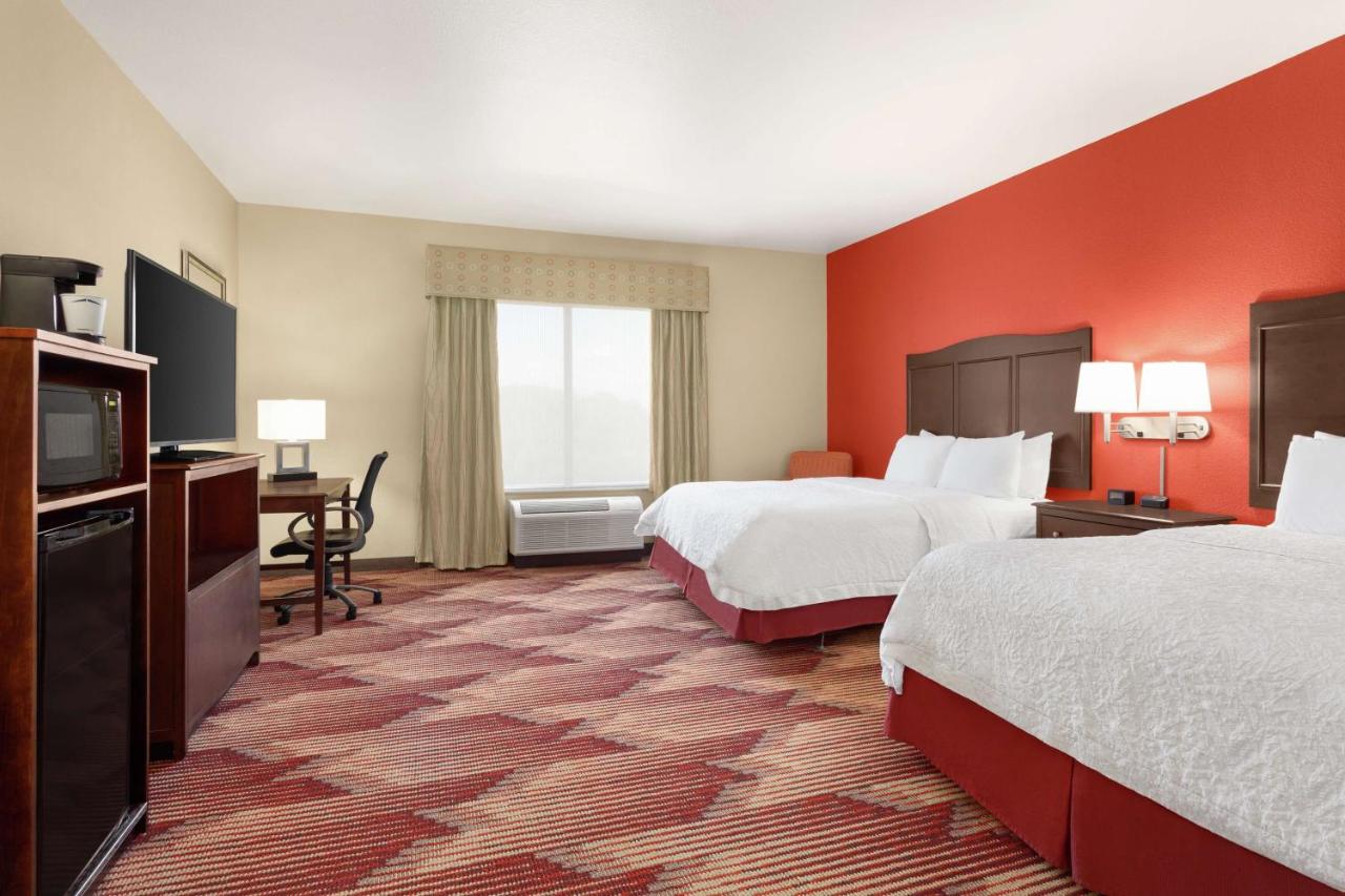 Queen Room with Two Queen Beds - Disability Access/Non-Smoking at Hampton Inn Sulphur Springs