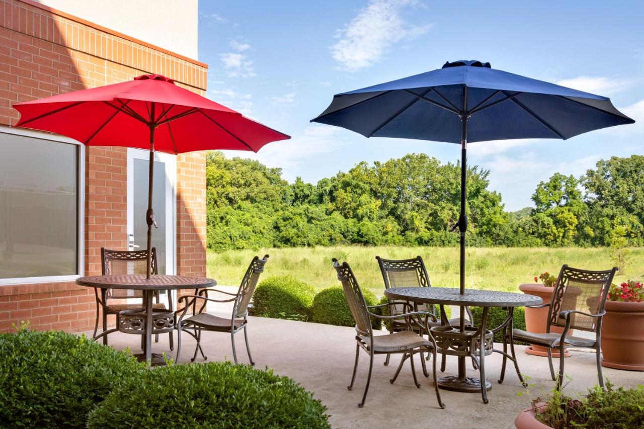 | Hampton Inn St. Louis-Columbia