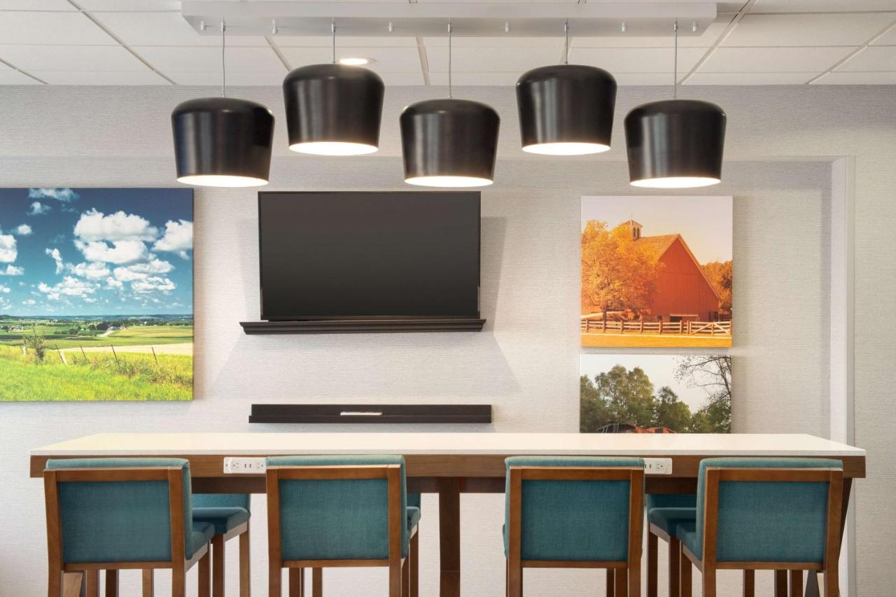 | Hampton Inn St. Louis-Columbia
