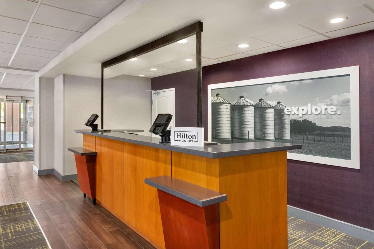 | Hampton Inn St. Louis-Columbia