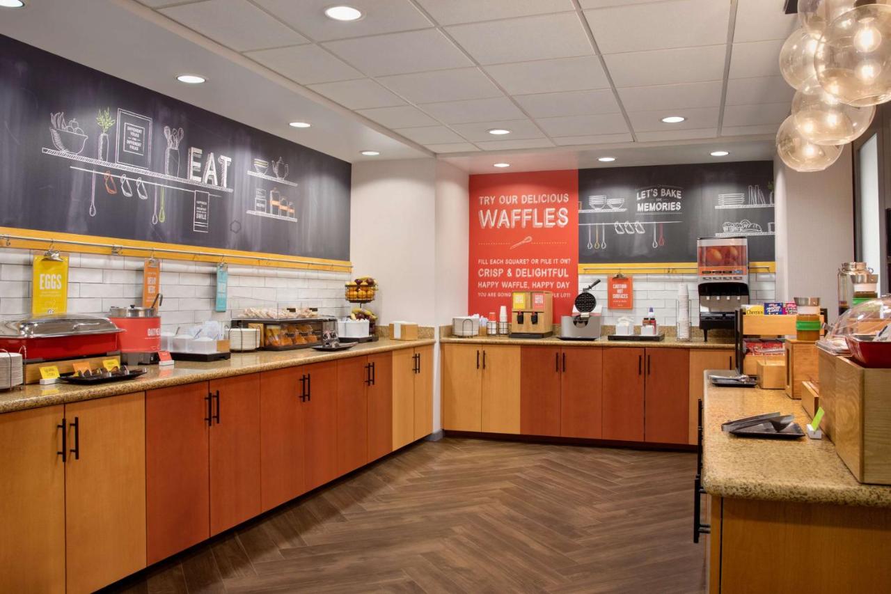 | Hampton Inn St. Louis-Columbia