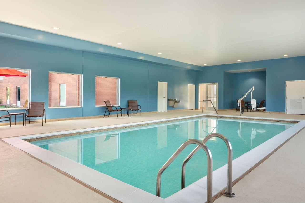 | Hampton Inn St. Louis-Columbia