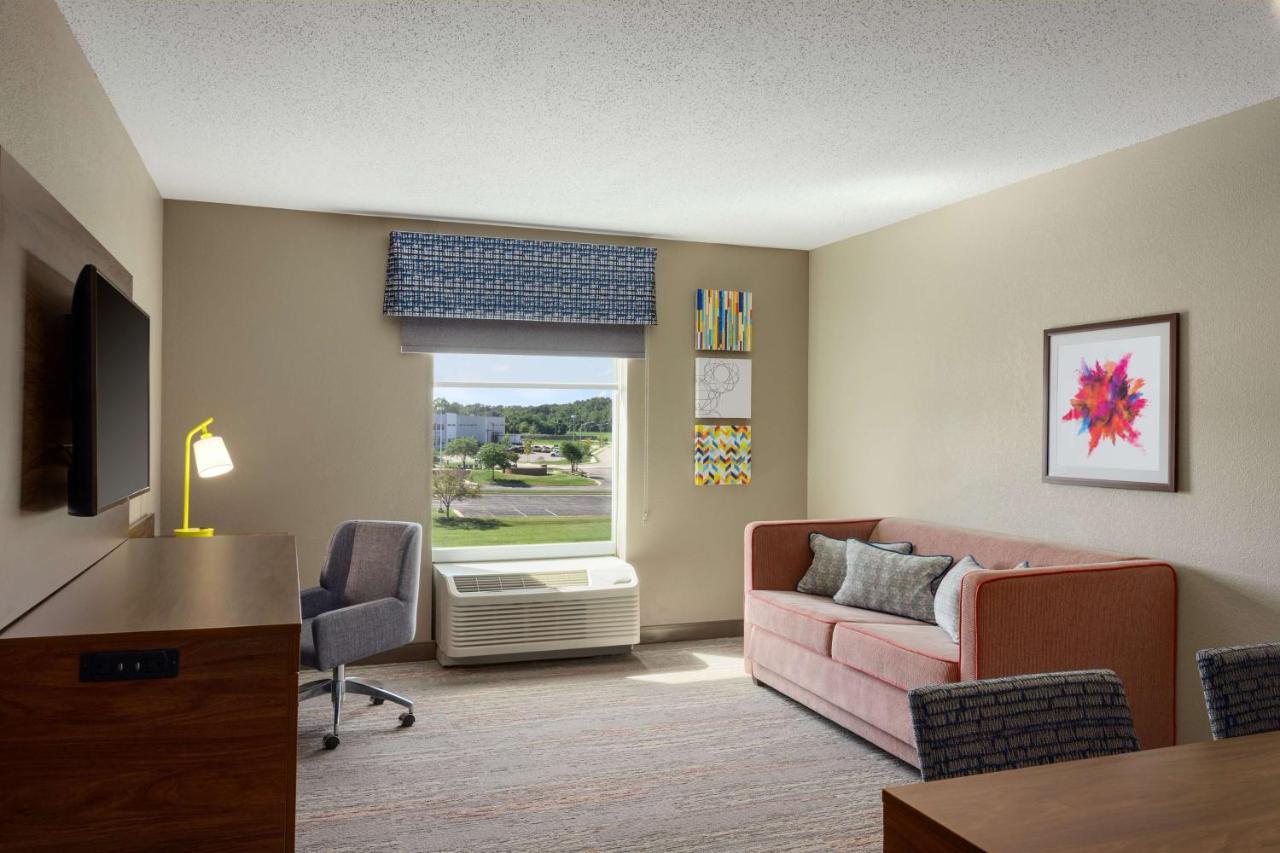 | Hampton Inn St. Louis-Columbia