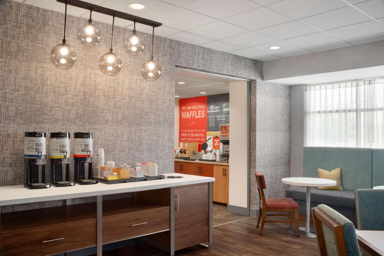 | Hampton Inn St. Louis-Columbia