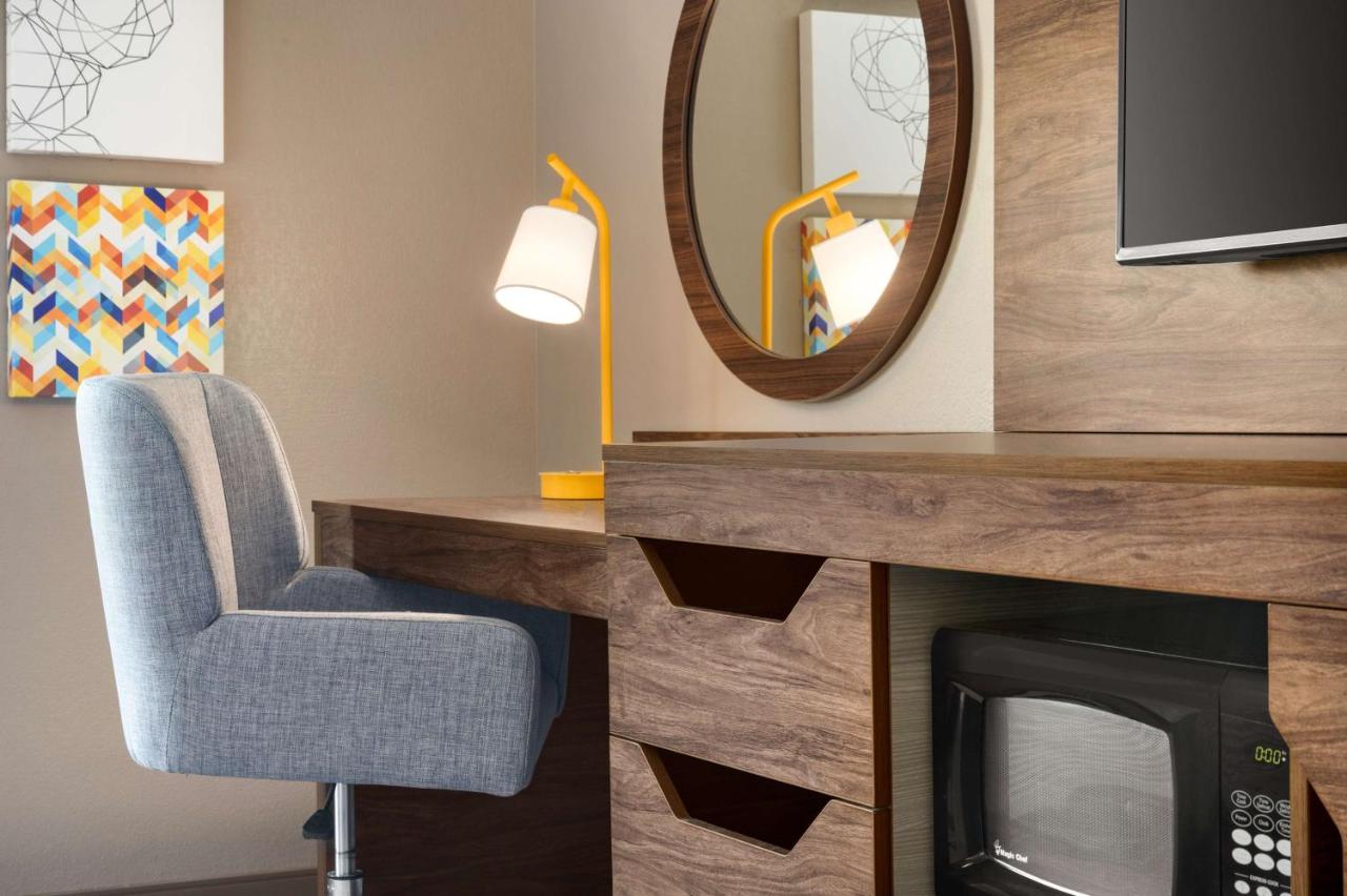 | Hampton Inn St. Louis-Columbia
