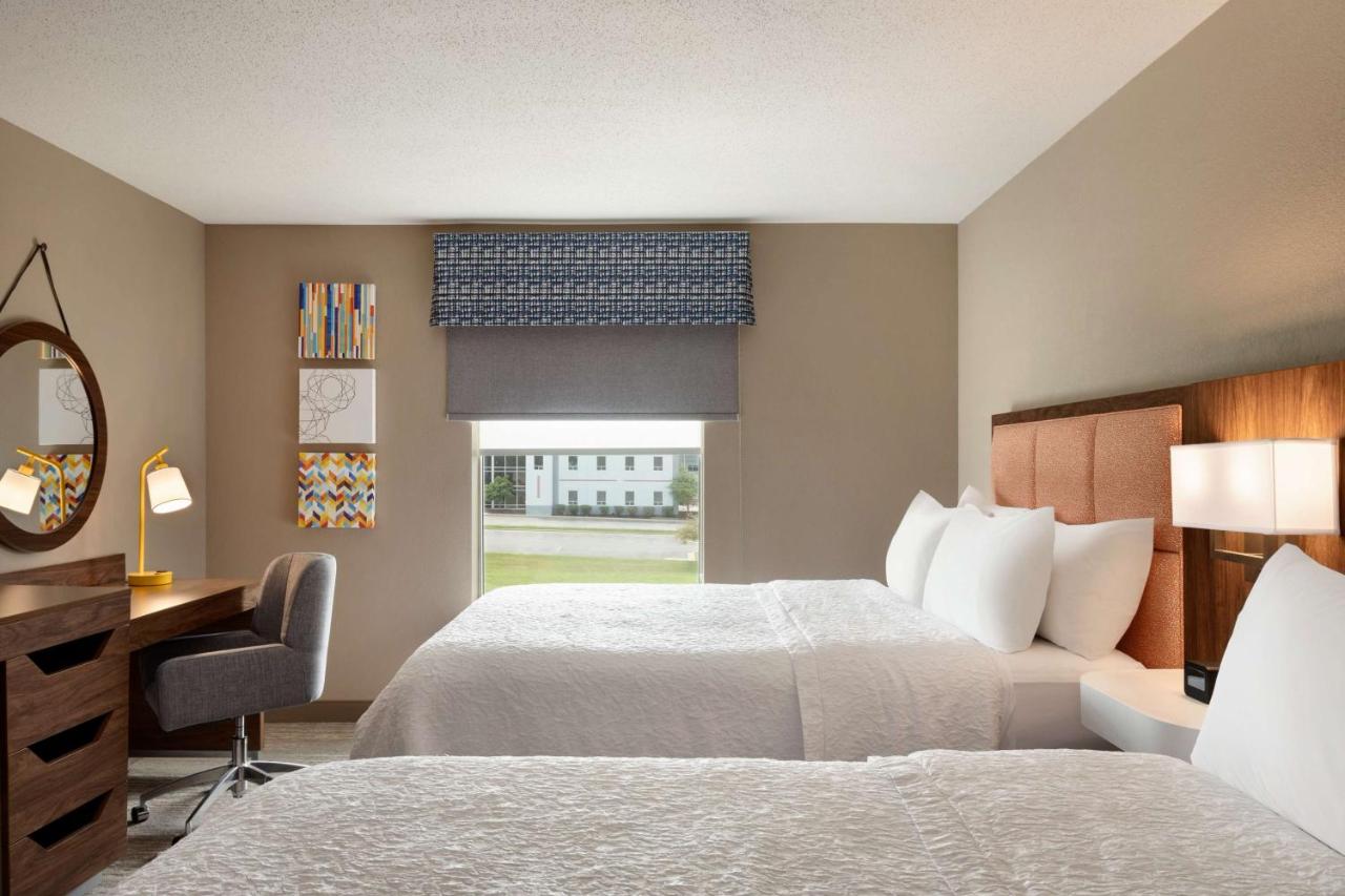 | Hampton Inn St. Louis-Columbia