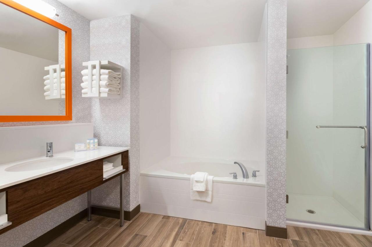 | Hampton Inn St. Louis-Columbia