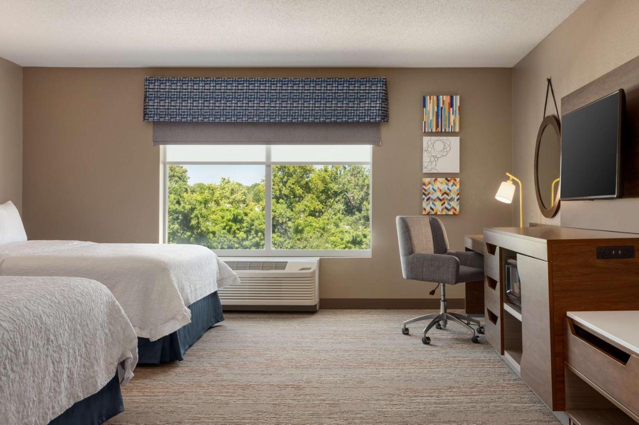 | Hampton Inn St. Louis-Columbia