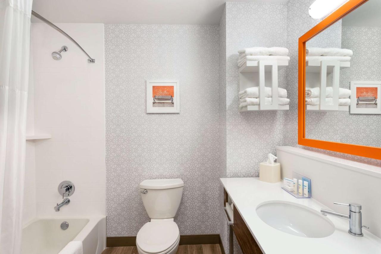 | Hampton Inn St. Louis-Columbia