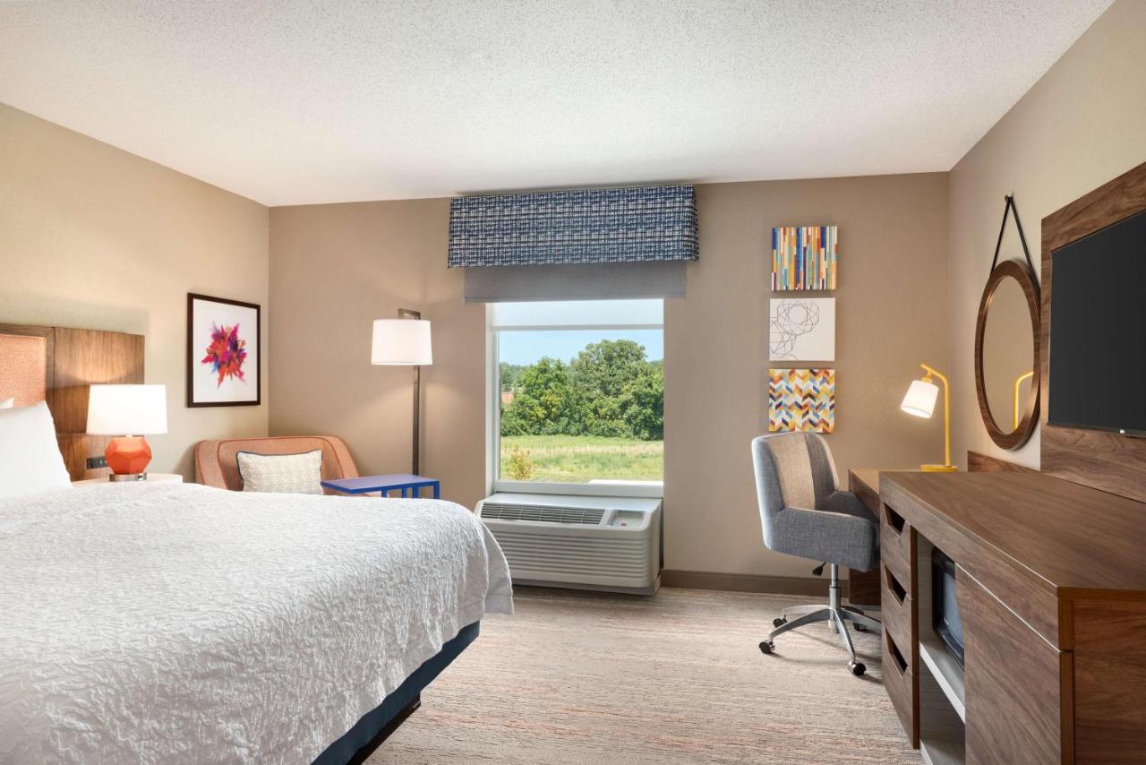 | Hampton Inn St. Louis-Columbia