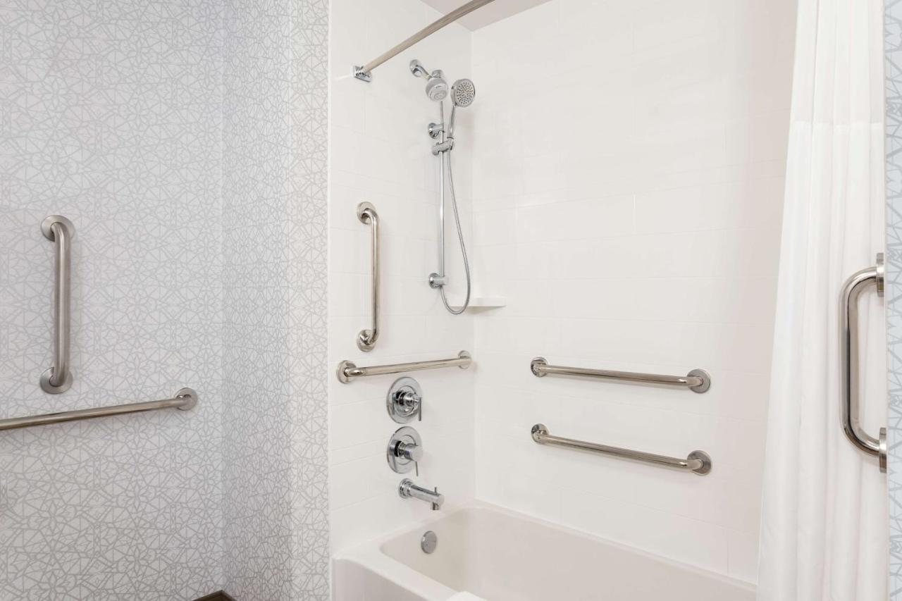 | Hampton Inn St. Louis-Columbia