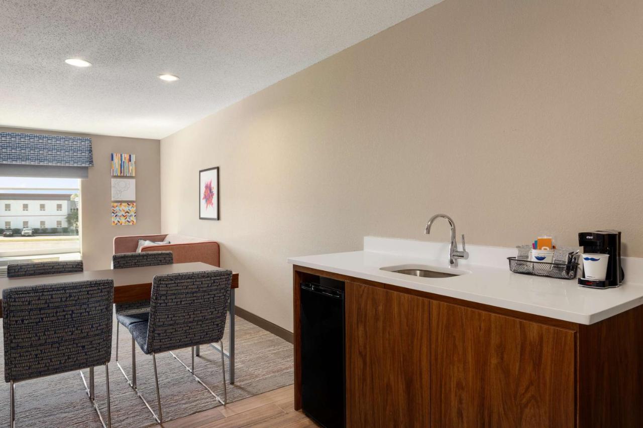 | Hampton Inn St. Louis-Columbia