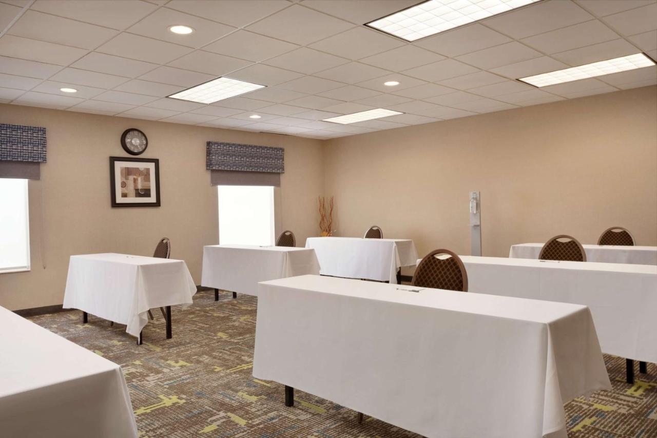 | Hampton Inn St. Louis-Columbia