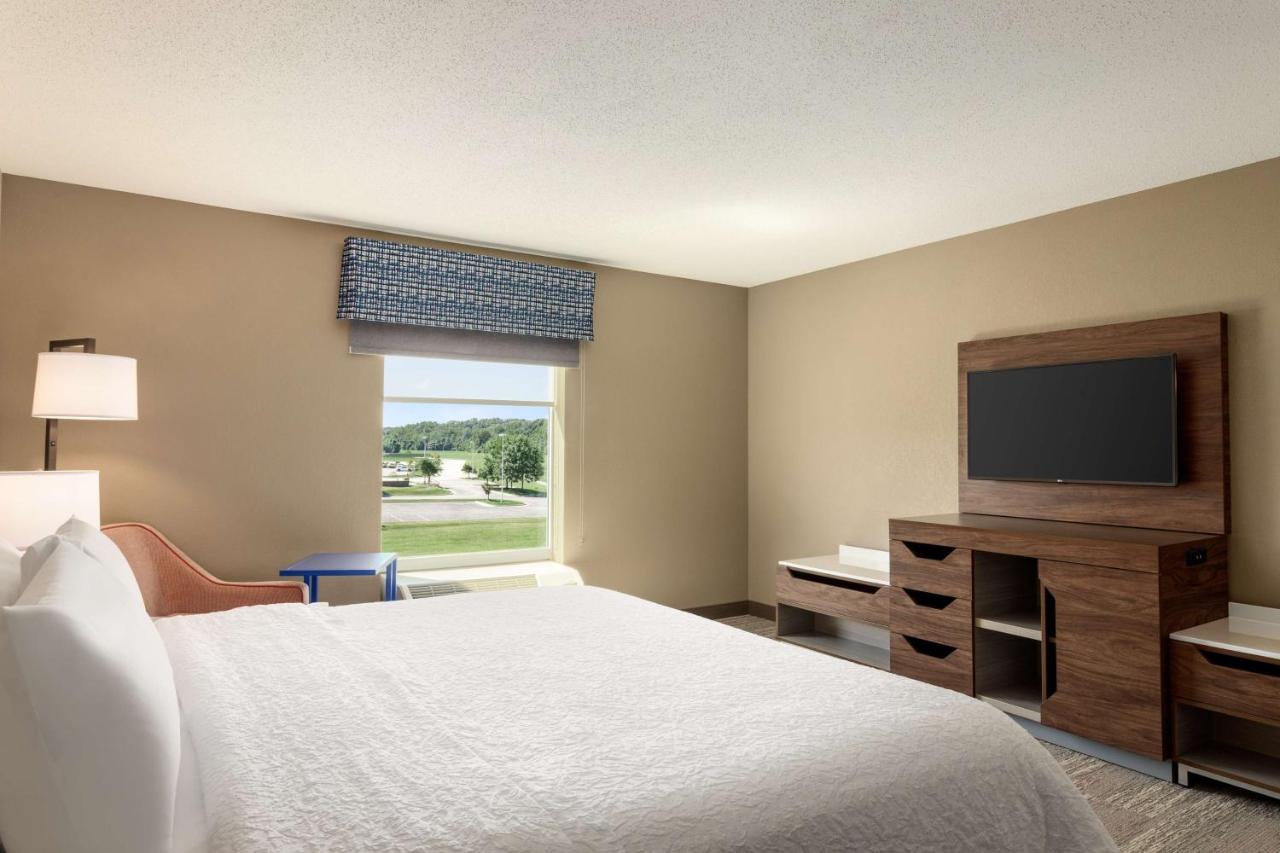 | Hampton Inn St. Louis-Columbia