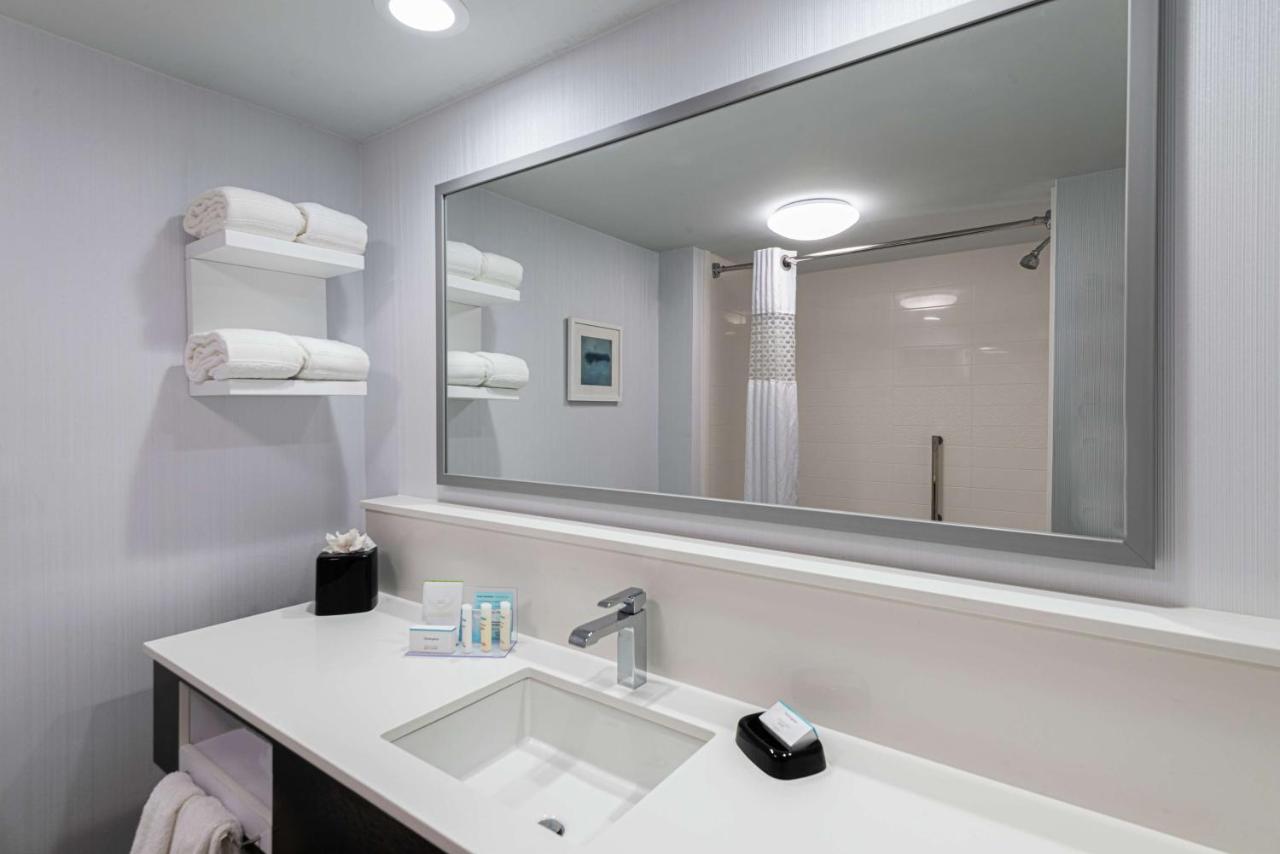 King Room with Kitchenette at Hampton Inn Waldorf