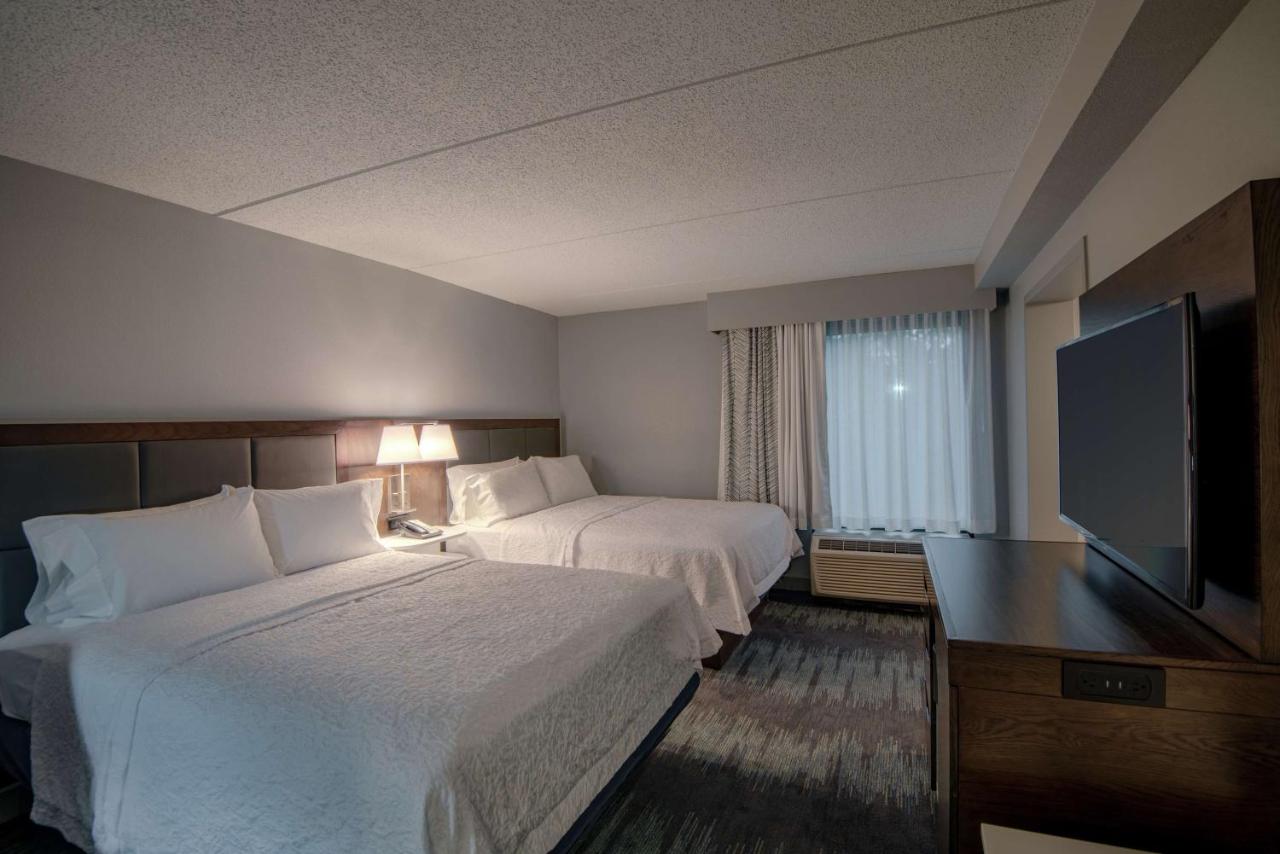 Queen Room with Two Queen Beds - Non-Smoking at Hampton Inn Waldorf