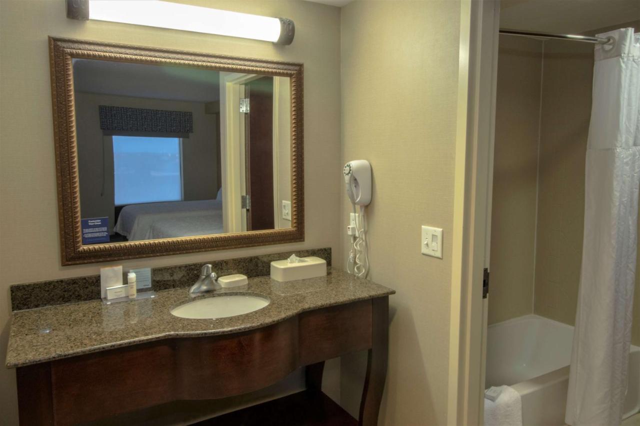 King Studio with Sofa Bed - Non-Smoking at Hampton Inn & Suites Chesapeake-Battlefield Blvd.