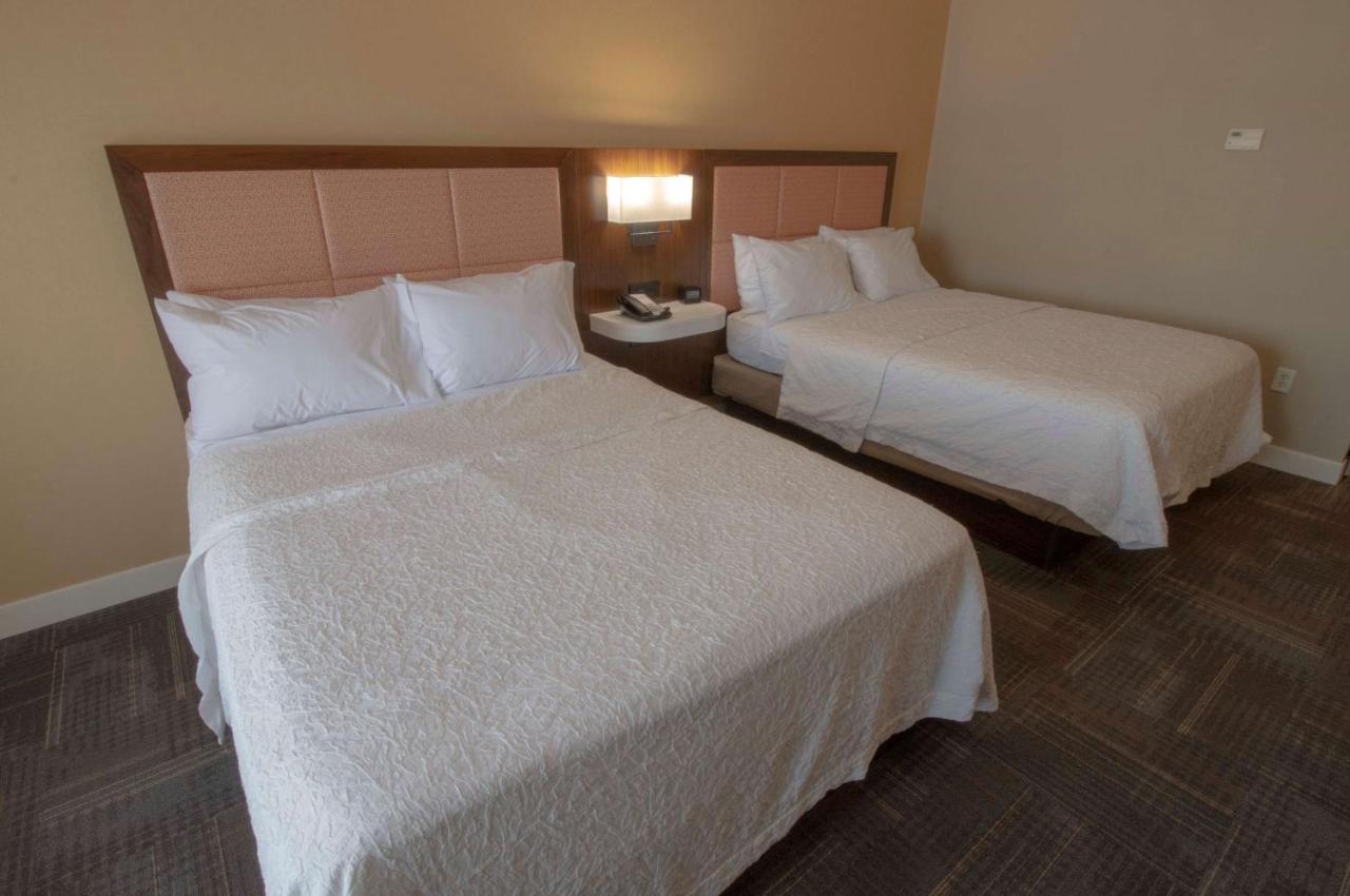 Queen Room with Two Queen Beds - Disability Access Tub at Hampton Inn & Suites Chesapeake-Battlefield Blvd.