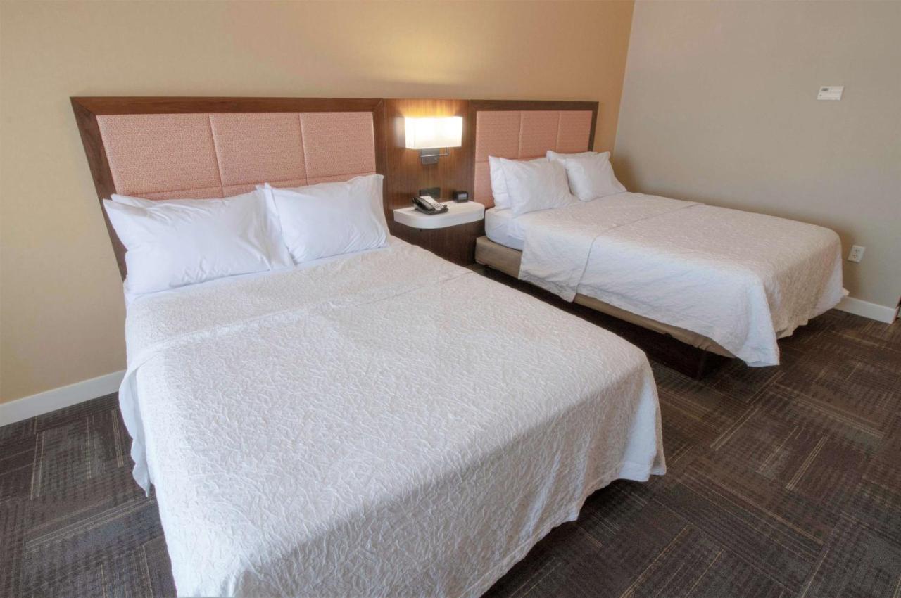 Queen Room - Non-Smoking at Hampton Inn & Suites Chesapeake-Battlefield Blvd.