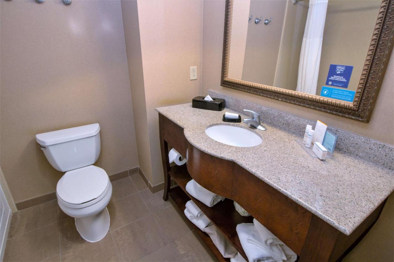 Queen Room - Non-Smoking at Hampton Inn & Suites Chesapeake-Battlefield Blvd.