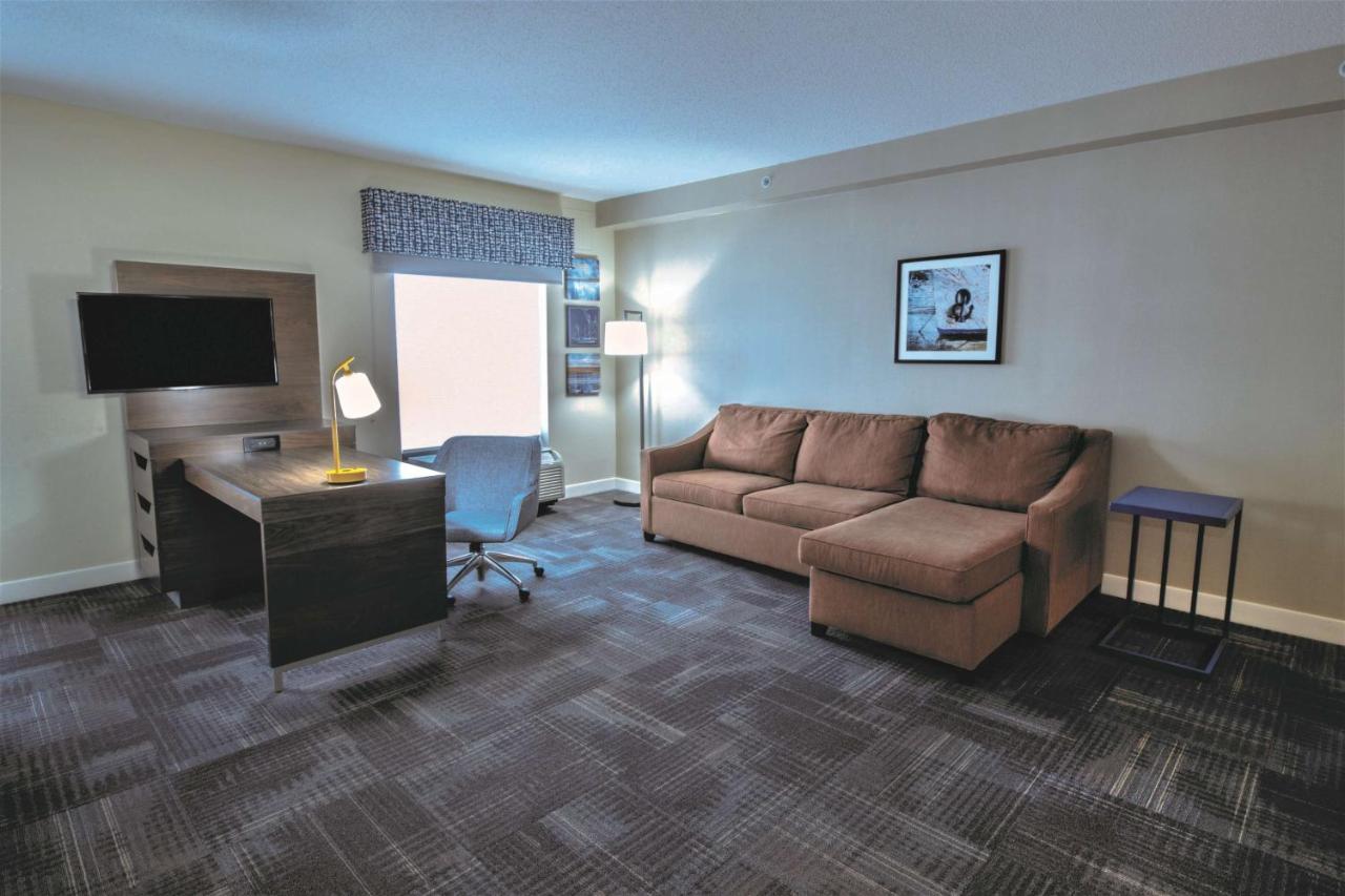 Queen Room with Two Queen Beds - Disability Access Tub at Hampton Inn & Suites Chesapeake-Battlefield Blvd.